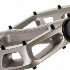 DMR V8 - Flat Platform Pedals