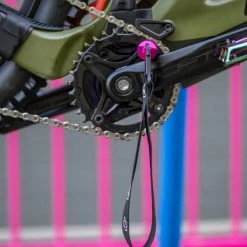 Muc Off Muc-Off E-bike Drivetrain Lubing Tool - Pink